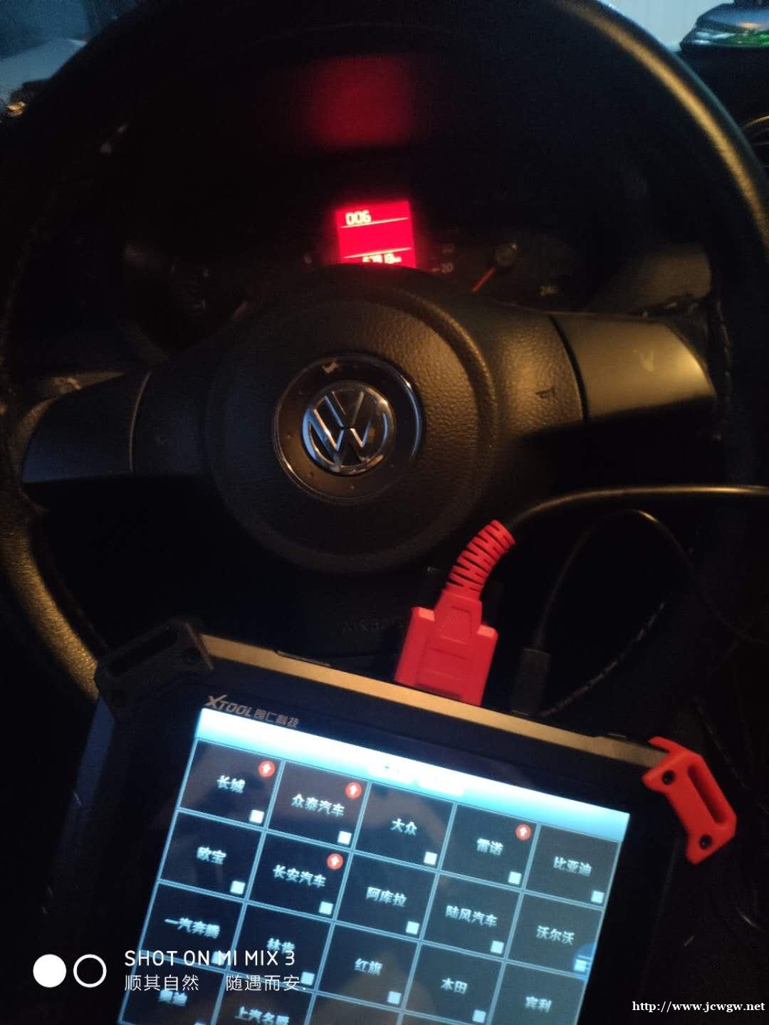 汽车钥匙锁在车里时我们应该如何开锁? 汽车钥匙锁在车里时我们应该如何开锁?