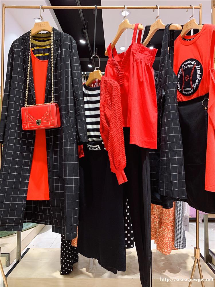 浙江杭州太平鸟国内大牌时尚品牌女装折扣批发货源 浙江杭州太平鸟国内大牌时尚品牌女装折扣批发货源