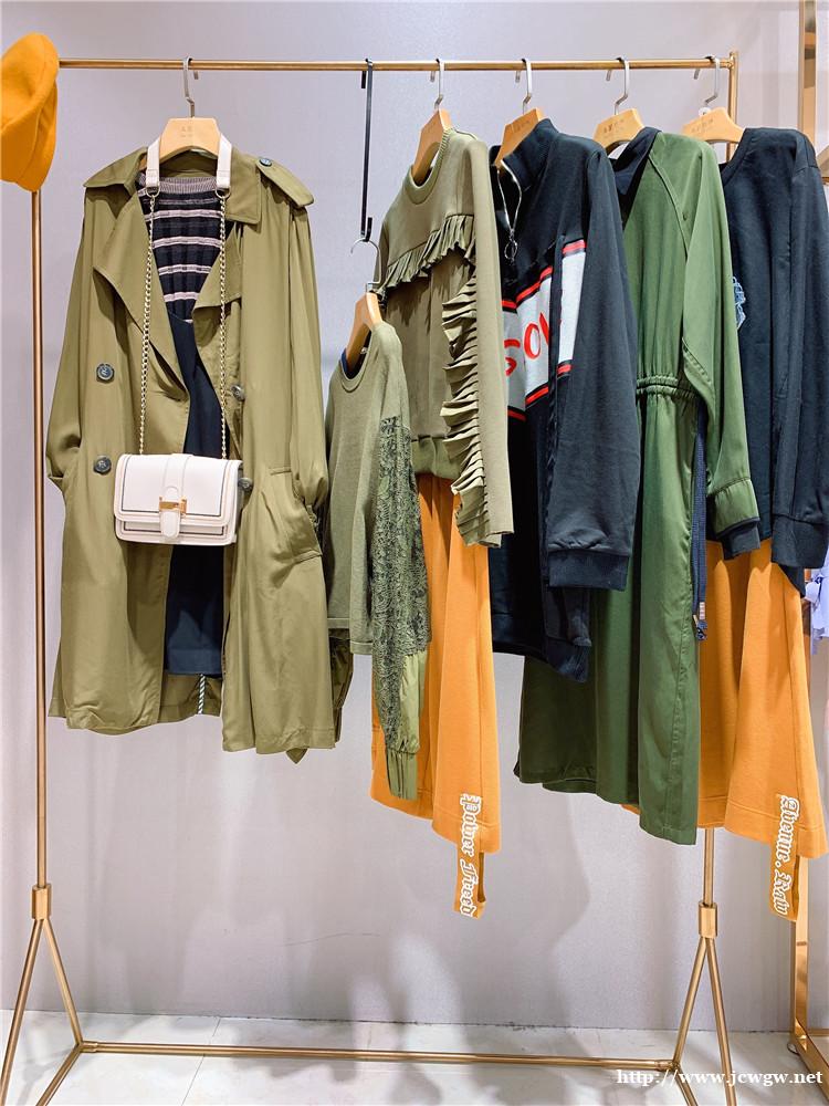 浙江杭州太平鸟国内大牌时尚品牌女装折扣批发货源 浙江杭州太平鸟国内大牌时尚品牌女装折扣批发货源