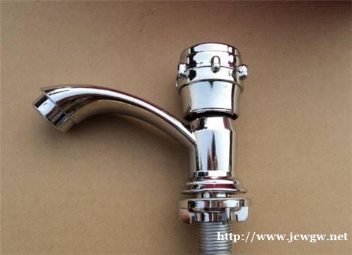 济南高新区维修水管漏水 换水龙头 换角阀 换防臭地漏 济南高新区维修水管漏水 换水龙头 换角阀 换防臭地漏