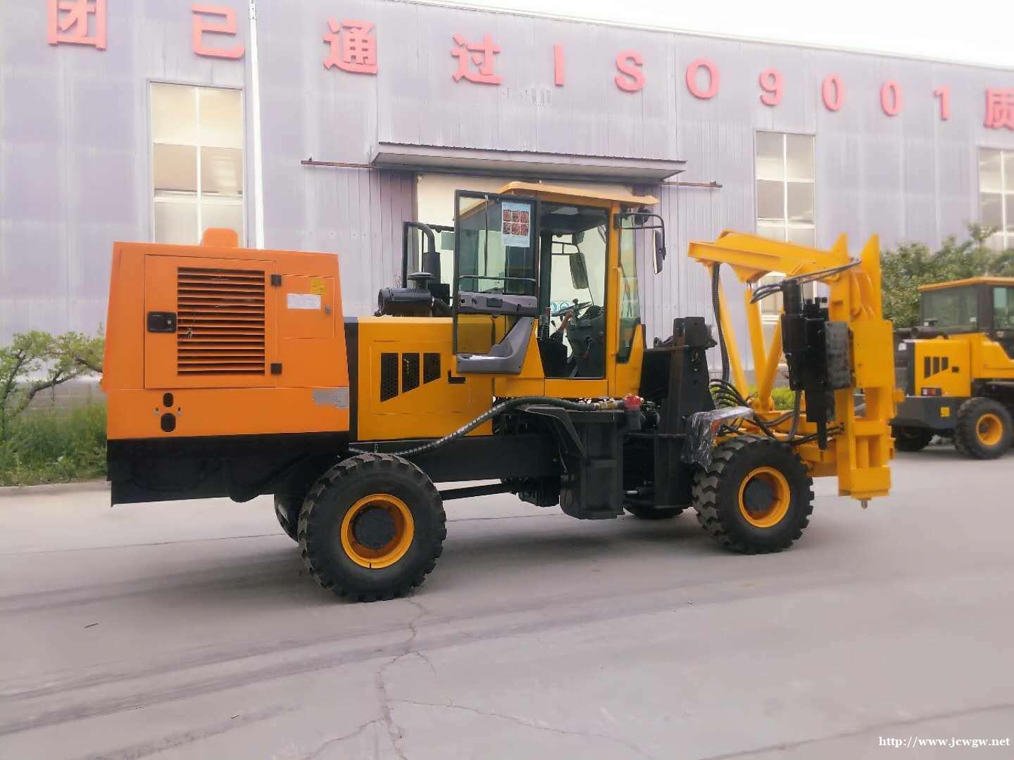 打桩机护栏桩工机械 高速路护栏钻孔机 多功能打桩机 打桩机护栏桩工机械 高速路护栏钻孔机 多功能打桩机