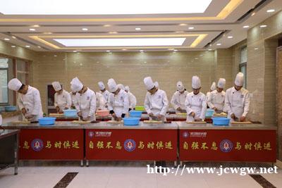 想学一门技术闯天下,就来山东英才烹饪学厨师吧! 想学一门技术闯天下,就来山东英才烹饪学厨师吧!