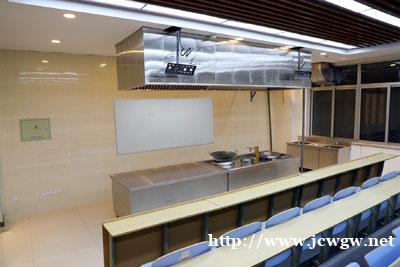 想学一门技术闯天下,就来山东英才烹饪学厨师吧! 想学一门技术闯天下,就来山东英才烹饪学厨师吧!