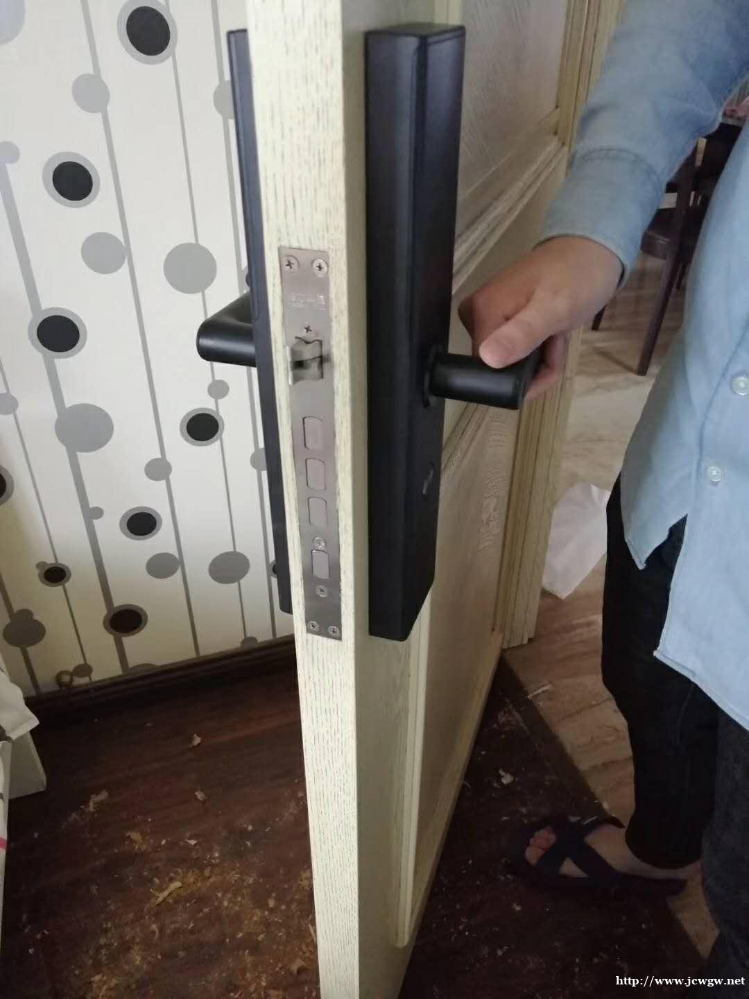 钥匙断在锁里想取出来台儿庄开锁公司有技巧 钥匙断在锁里想取出来台儿庄开锁公司有技巧