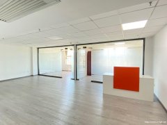 地铁口118方办公室物业直租 拎包入住 免费停车家具齐全