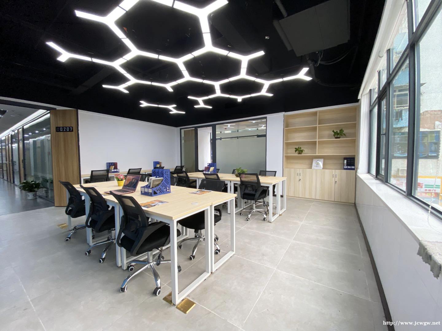 海珠南洲站地铁口 靠窗带老板室10人间 特价需5502元 海珠南洲站地铁口 靠窗带老板室10人间 特价需5502元