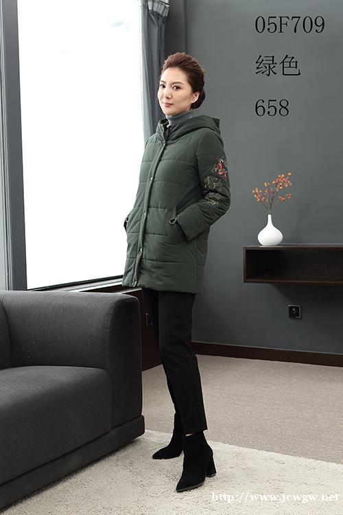 深圳品牌中大淑妈妈装美迪菲棉衣加厚刺绣重工款大码女装工厂折扣 深圳品牌中大淑妈妈装美迪菲棉衣加厚刺绣重工款大码女装工厂折扣