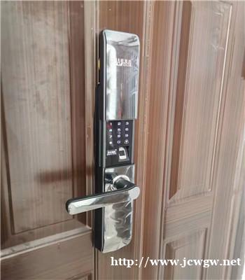 有了指纹密码锁,小手指悄悄地打开,门打开 有了指纹密码锁,小手指悄悄地打开,门打开