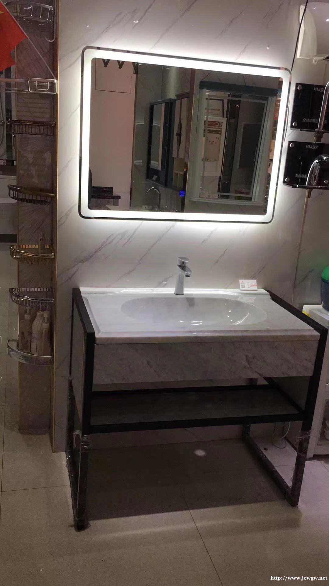 轻奢简约不锈钢镜柜卫浴带灯不锈钢镜台 轻奢简约不锈钢镜柜卫浴带灯不锈钢镜台