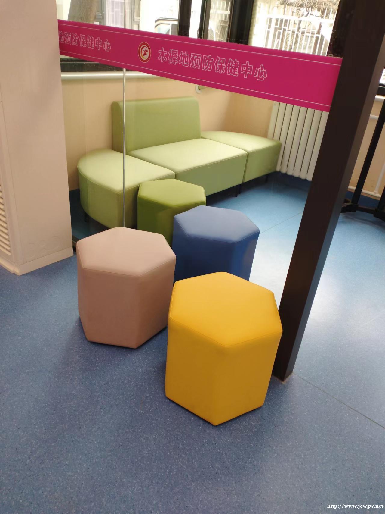 北京学校课桌椅维修,阶梯教室排椅换面翻新厂家 北京学校课桌椅维修,阶梯教室排椅换面翻新厂家