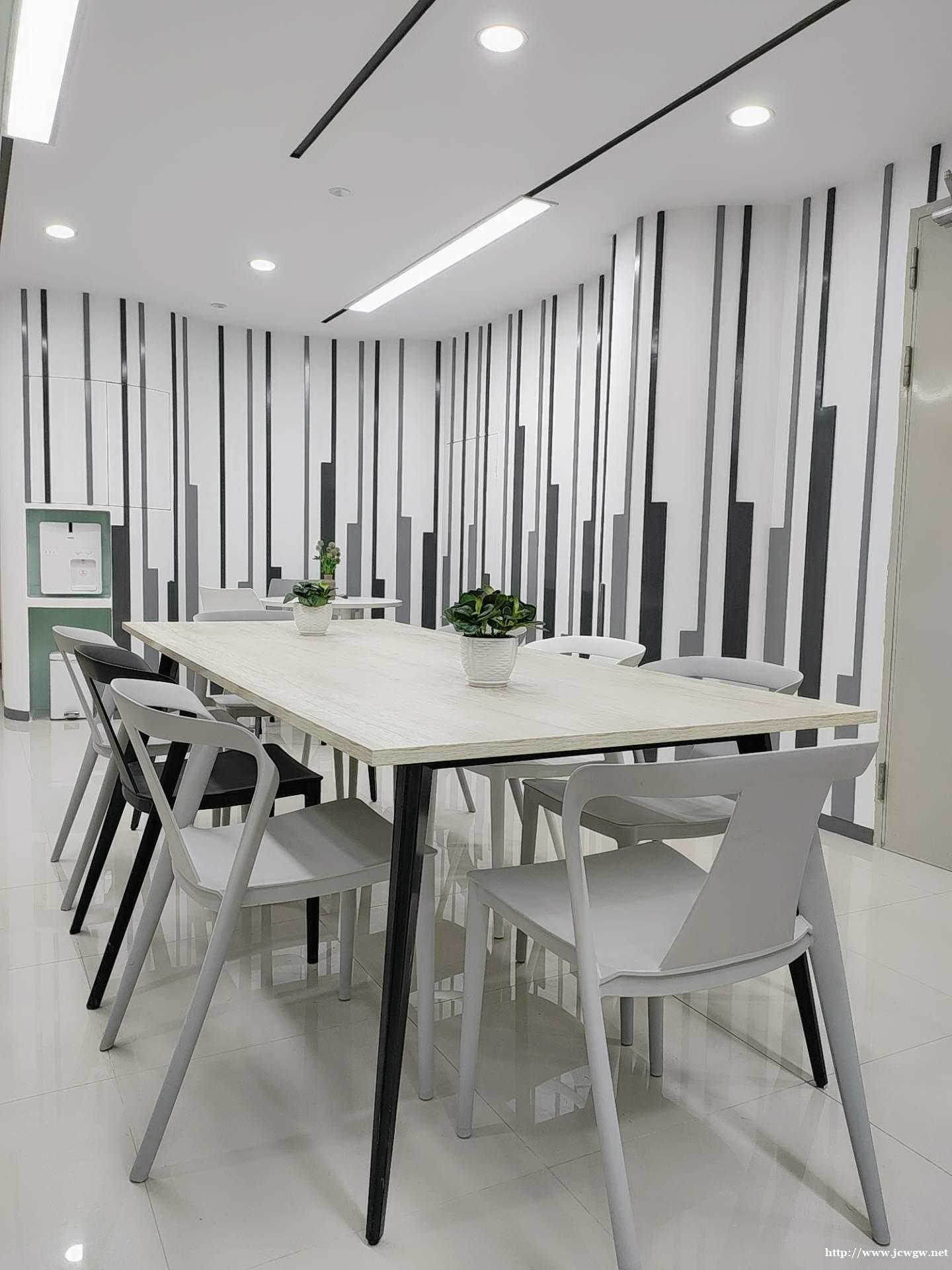 6人内创业团队,精装修 拎包入驻 性价比高的办公场地 6人内创业团队,精装修 拎包入驻 性价比高的办公场地