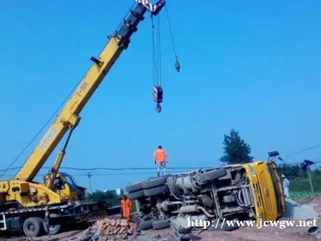 吊车在无障碍物线路上运行时有哪些注意要点? 吊车在无障碍物线路上运行时有哪些注意要点?