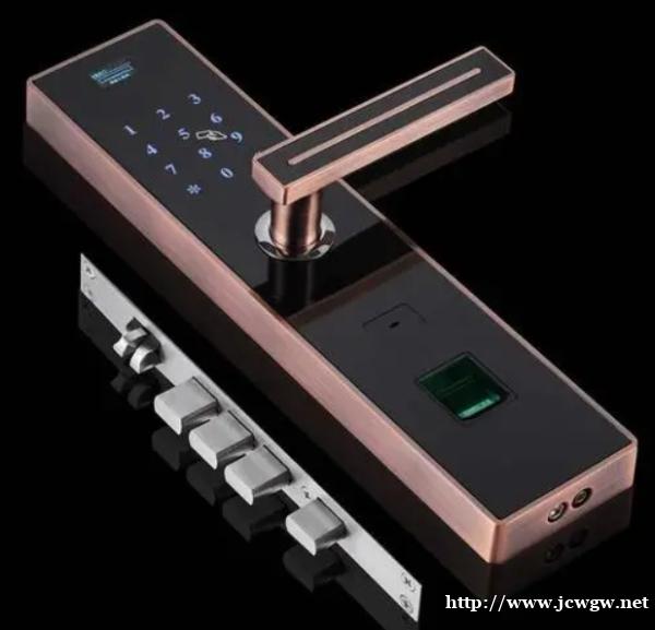 好的指纹锁很重要,但当然它需要一个好的锁芯 好的指纹锁很重要,但当然它需要一个好的锁芯