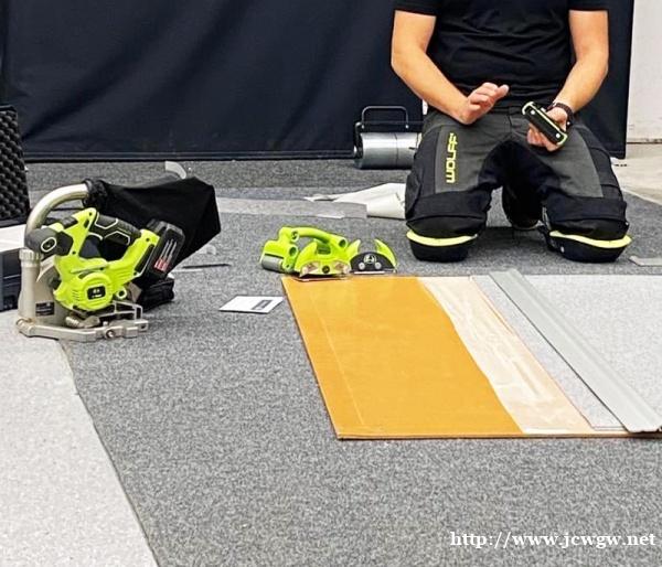 德国WOLFF沃尔夫PVC地板爬坡开槽机 (电池驱动) 德国WOLFF沃尔夫PVC地板爬坡开槽机 (电池驱动)