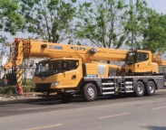 在选择租赁吊车时,需要考虑哪些因素?