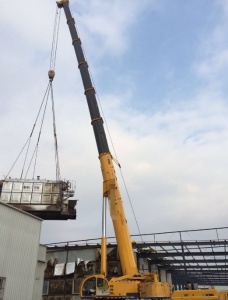 机场建设中吊车吊装跑道灯具怎样保证精度要求？