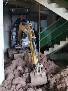 长臂挖掘机出租过程中的前期准备