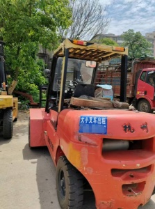 在进贤县同时租赁多台叉车需要注意哪些事项?