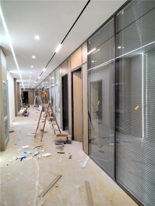 安装绍兴玻璃隔断墙的好处