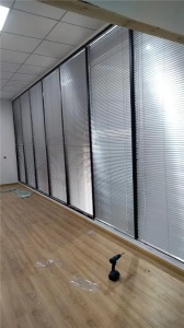 绍兴钢化玻璃门厂浅谈竹叶隔断，藤枝隔断，印花的软隔断