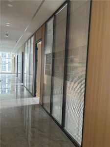 绍兴烤漆玻璃简述办公室隔断-高隔间的定义-分类编辑