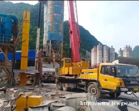 吊车吊起数吨重物轻松自如,你知道它的极限到底在哪里吗? 吊车吊起数吨重物轻松自如,你知道它的极限到底在哪里吗?