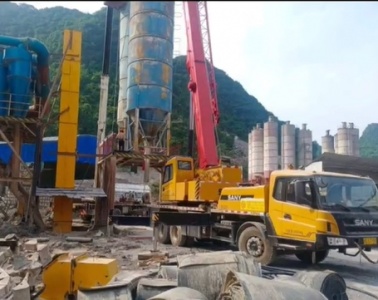 吊车吊起数吨重物轻松自如,你知道它的极限到底在哪里吗?