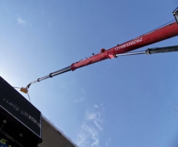 吊车租赁的费用是不是和做租赁设备的重量有关系?