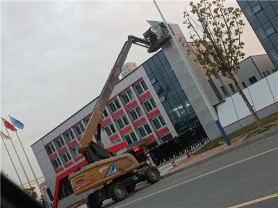 临沂吊车:助力城市腾飞的巨人