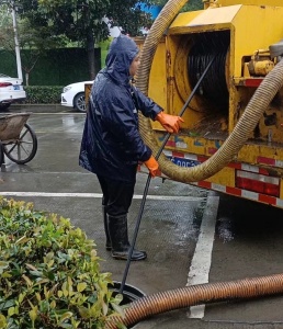 家里的厨房、厕所下水管道堵塞是很常见的问题,如何快速疏通?