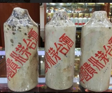 新都年份茅台酒瓶回收-回收礼品礼品，快速打款
