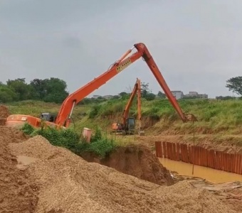 长臂挖机在城市高楼拆除工程中的安全措施有哪些?