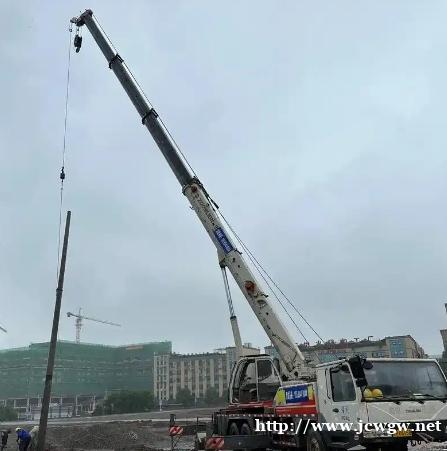 阿拉尔吊车出租价格参差不齐,如何挑选高性价比之选? 阿拉尔吊车出租价格参差不齐,如何挑选高性价比之选?