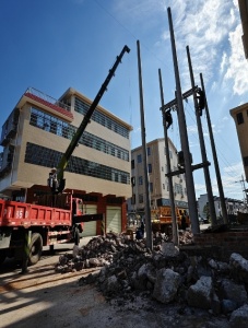 在于都县城租用吊车的费用会比在乡镇要优惠吗?