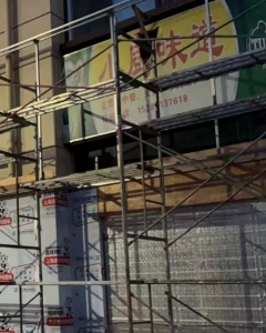 当施工现场空间有限，脚手架出租的紧凑式设计有哪些选择？