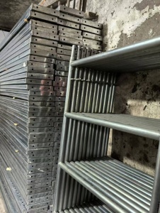 对于工业厂房建设，脚手架出租的承载能力要求如何确定？