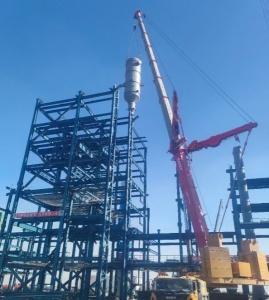 若在西宁租赁的吊车在作业过程中遭遇意外损坏，赔偿责任如何划分？