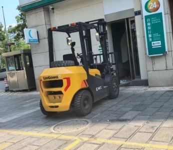 学会这些妙招从容应对叉车租赁突发故障！