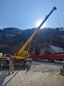 客户需要多台吊车协同作业，如何进行合理的调度？