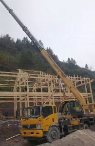 贵州松桃县专业吊车出租，满足多样建筑工程需求！