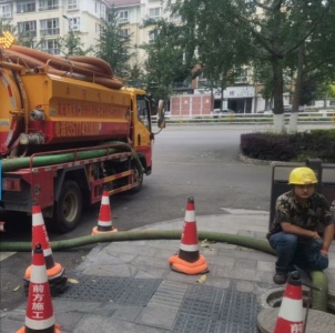 使用哪些工具或方法可以进行下水管道的疏通？