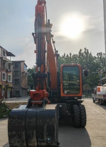 小型工程,选轮式挖机出租还是购买更划算?