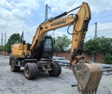 绵阳轮式挖机出租,如何实现成本与效率的双赢?