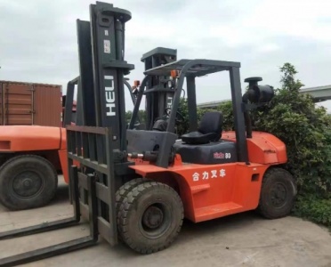 如何检查叉车的控制系统是否灵敏？