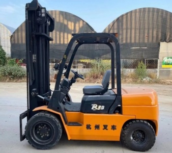 凯里叉车出租多少钱一天啊