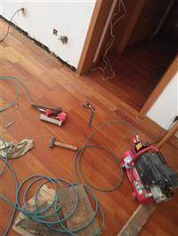 上海实木地板起翘 起拱 裂缝 木地板受潮起拱修复 ​‌‌地板进水抽水处理