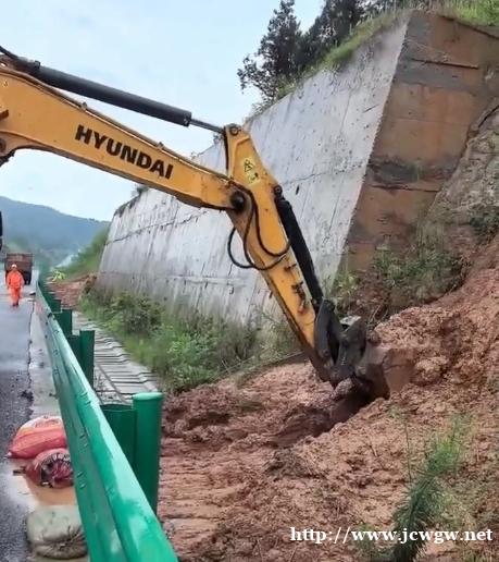 轮式挖机租赁费用按天算还是按小时划算? 轮式挖机租赁费用按天算还是按小时划算?
