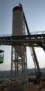 保山吊车如何安装风力发电机组到塔筒上呢