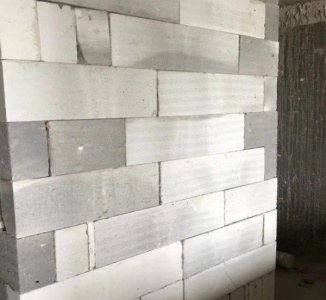 家庭装修选泡沫砖还是加气块更好？