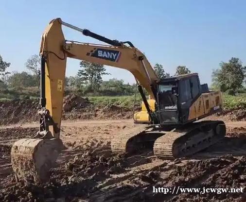 新手租挖机容易犯的三个错误!南充老司机现场教学! 新手租挖机容易犯的三个错误!南充老司机现场教学!